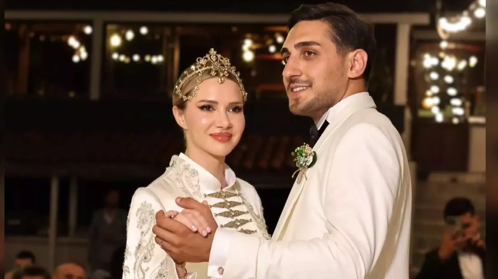 2 Yıl Sonra Düğün Yaptı: Romanyalı Şarkıcı Otilia ve Yalovalı Eşinin Mutlu Günü