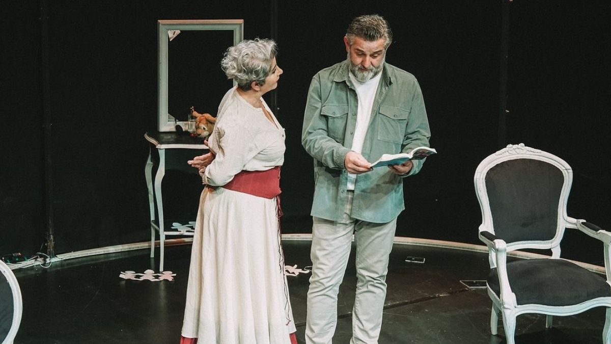 "Üç Eksi Bir" Tiyatro Oyunu Seyirciyle Buluştu