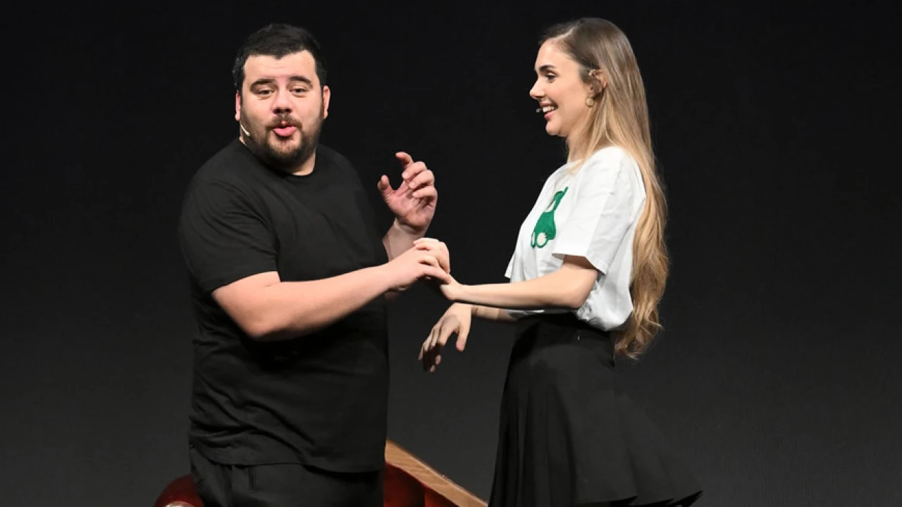 Berfu Yenenler ve Eser Yenenler