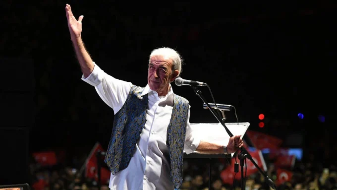 Edip Akbayram'ın İlk Sözü 'Atatürk' Oldu