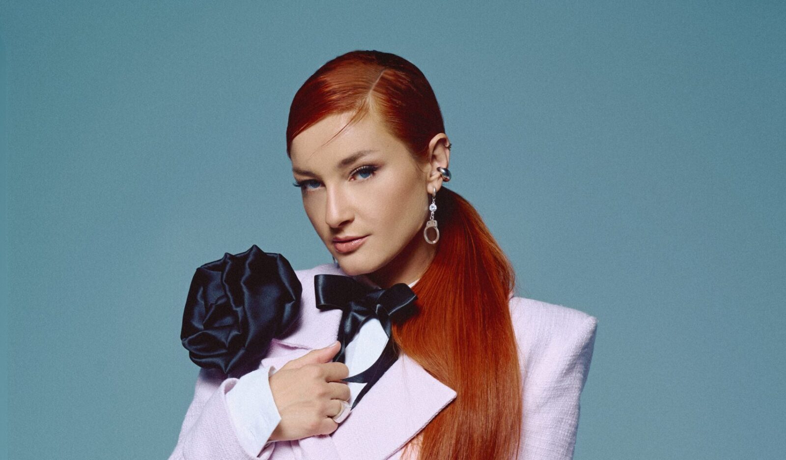 Güliz Ayla 'Sur' Adlı Yeni Şarkısını İlk Kez Seslendirdi