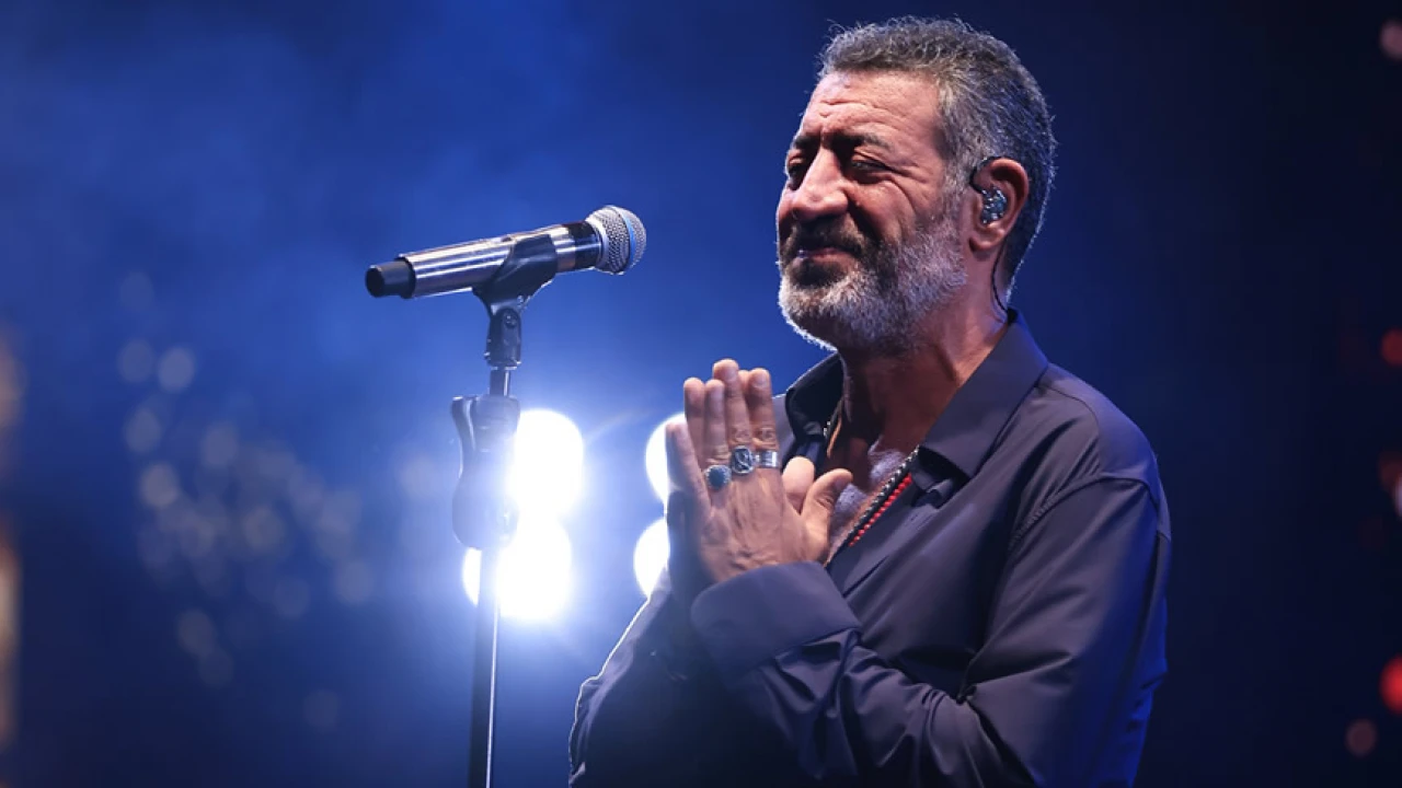 Hakan Altun, Tanju Okan’ın “Kadınım” Şarkısını Yorumladı