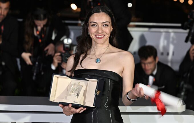Merve Dizdar Fransa'da Şövalye İlan Edildi!