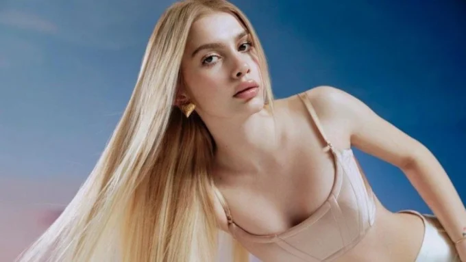 Aleyna Tilki, Kahvehanede Çay Keyfi Yaparken Görüntülendi!