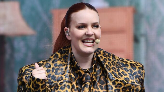 Anne-Marie Hamile Olduğunu Duyurdu