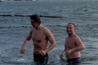 İbrahim Kutluay Soğuk Hava Koşullarında Boğaziçi'nde Denize Girdi