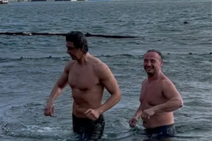 İbrahim Kutluay Soğuk Hava Koşullarında Boğaziçi'nde Denize Girdi