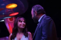 Kerem Alışık ve Şenay Gürler’li Akıldan Kalbe Berlin Yolcusu