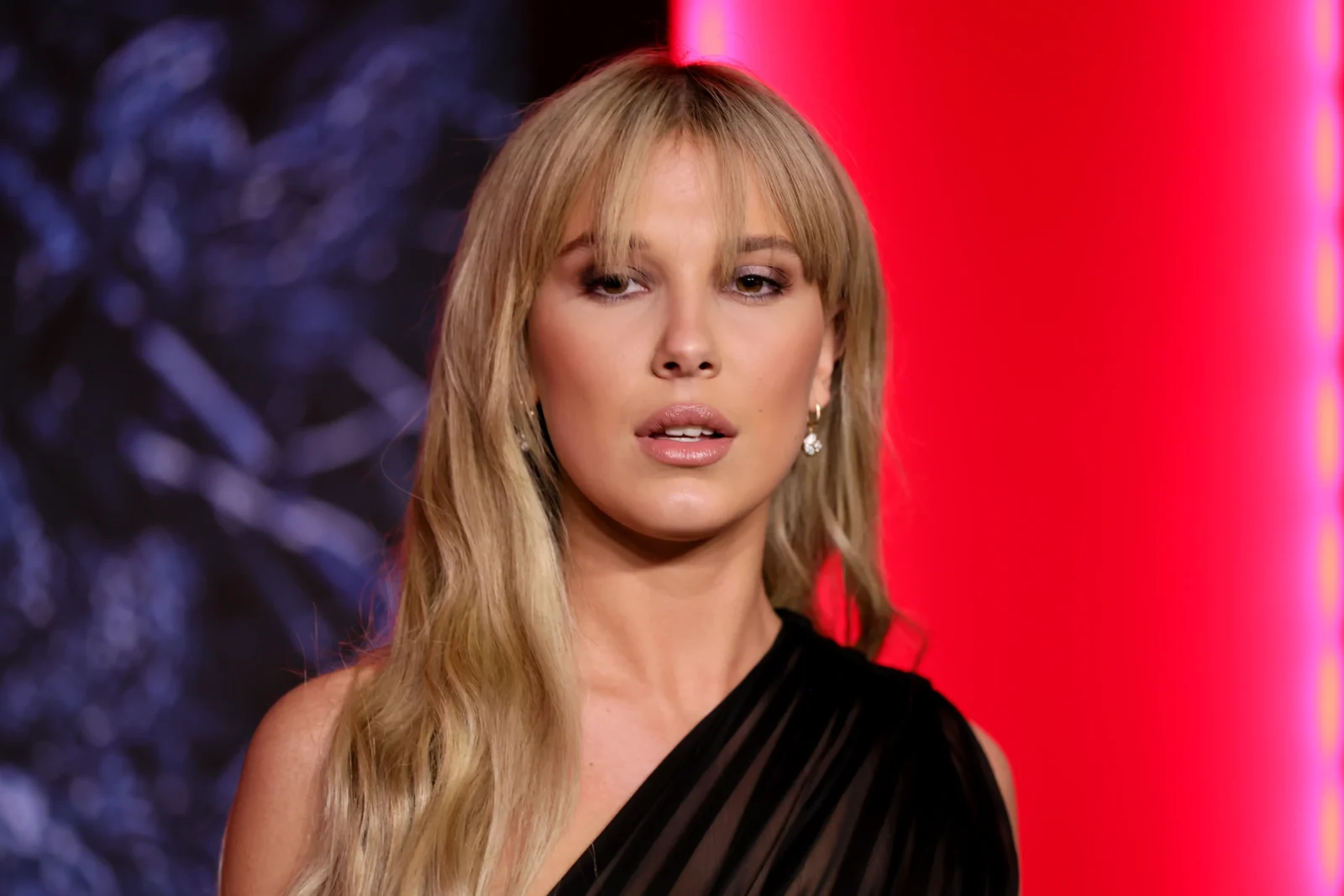 Millie Bobby Brown 21 Yaşına Sarışın Olarak Girdi