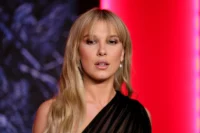 Millie Bobby Brown 21 Yaşına Sarışın Olarak Girdi