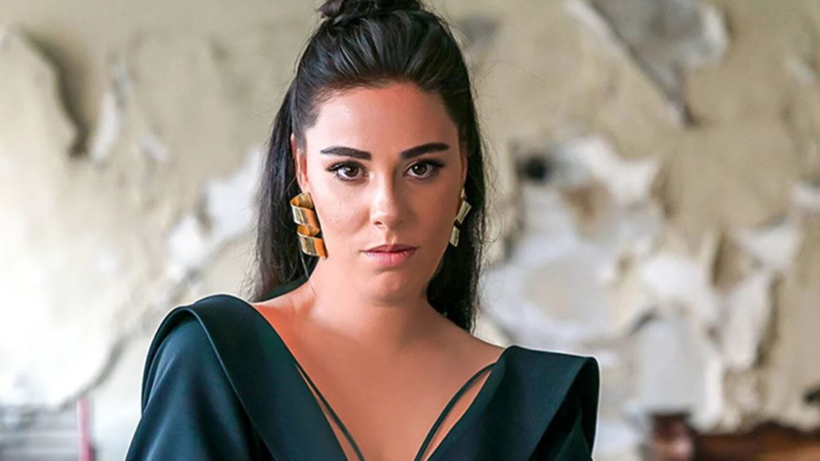 Tuğçe Tayfur'un Paylaşımı Sevenlerini Endişelendirdi!