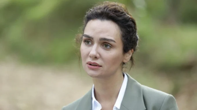 Birce Akalay Yeni Reklam Kampanyasıyla Gündemde