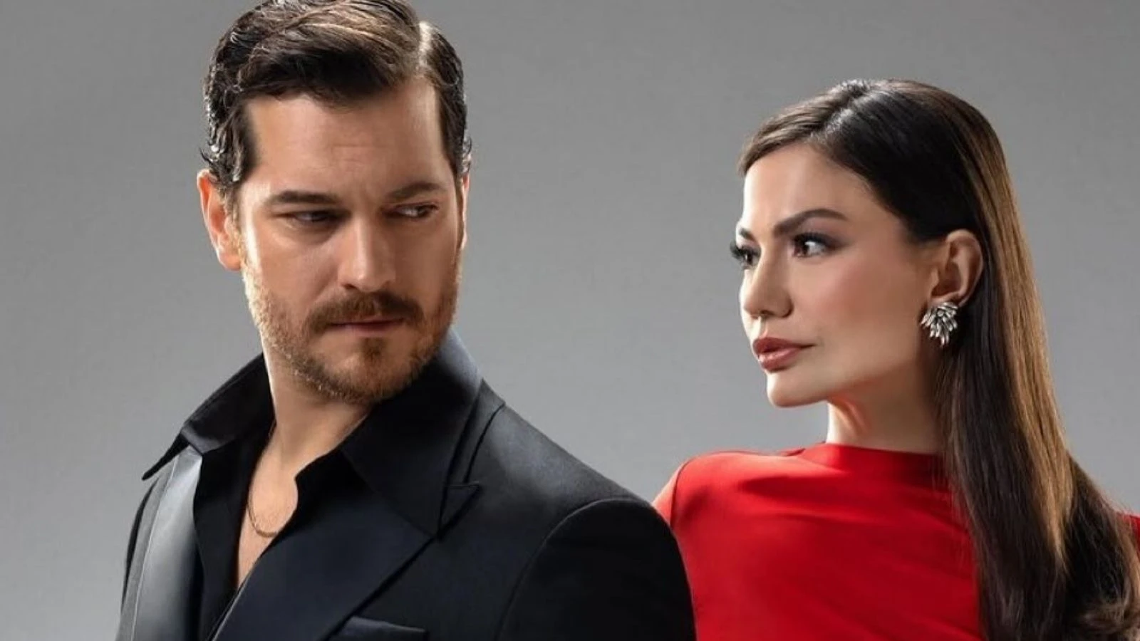 Çağatay Ulusoy ve Demet Özdemir Ekranların En Yakışan Çifti!