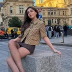 Cemre Baysel Paris Sokaklarında Büyüleyici Pozlar Verdi