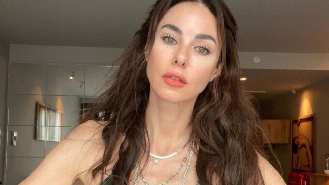 Defne Samyeli, Evlilik Konusunda Önceliğini Açıkladı