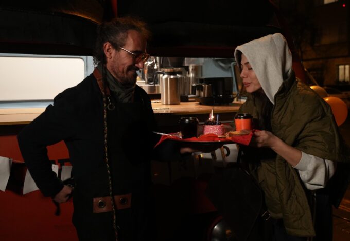 Demet Özdemir'e Hayranlarından Efsane Doğum Günü Sürprizi