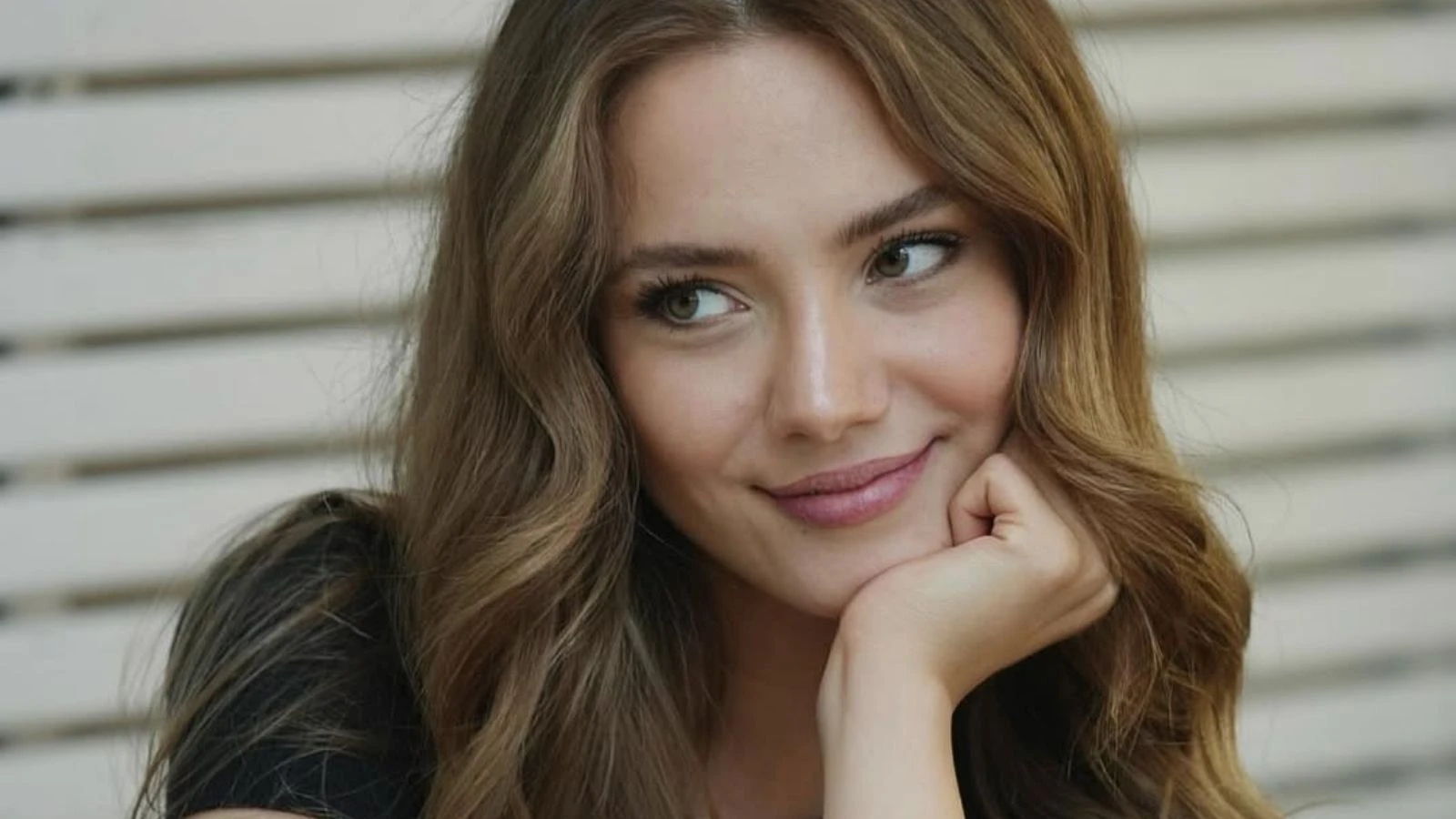 Eslem Akar “Çift Kişilik Oda” Dizisinin Ahu’su Oldu