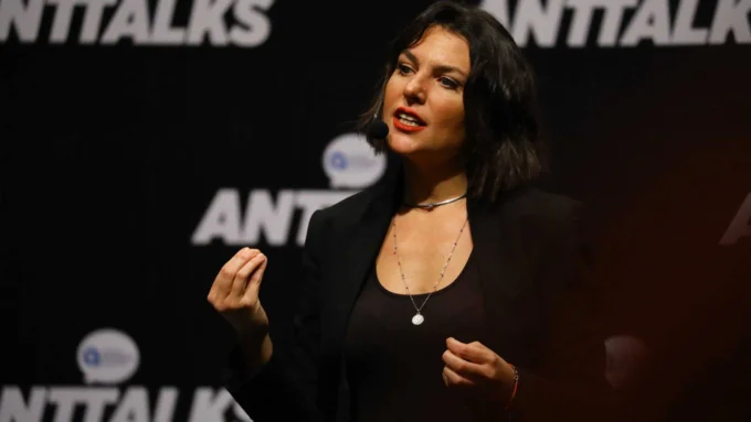 Halk TV Sunucusu Ece Üner Adli Kontrolle Serbest Bırakıldı