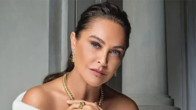 Hülya Avşar'dan Otobiyografik Filmi "Selfi"nin İkincisi Geliyor