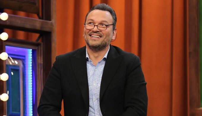 Keyifli Sohbetleriyle Ali Sunal ve Doğan Akdoğan Sahne Tozu Yutanlar’da!