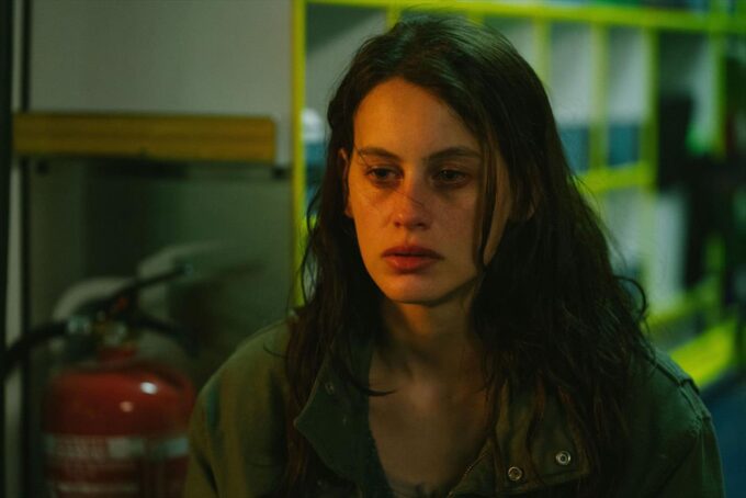 Netflix’in Tam Puan Alan Dizisi "Karlar Kızı" İzleyicileri Neden Büyüledi