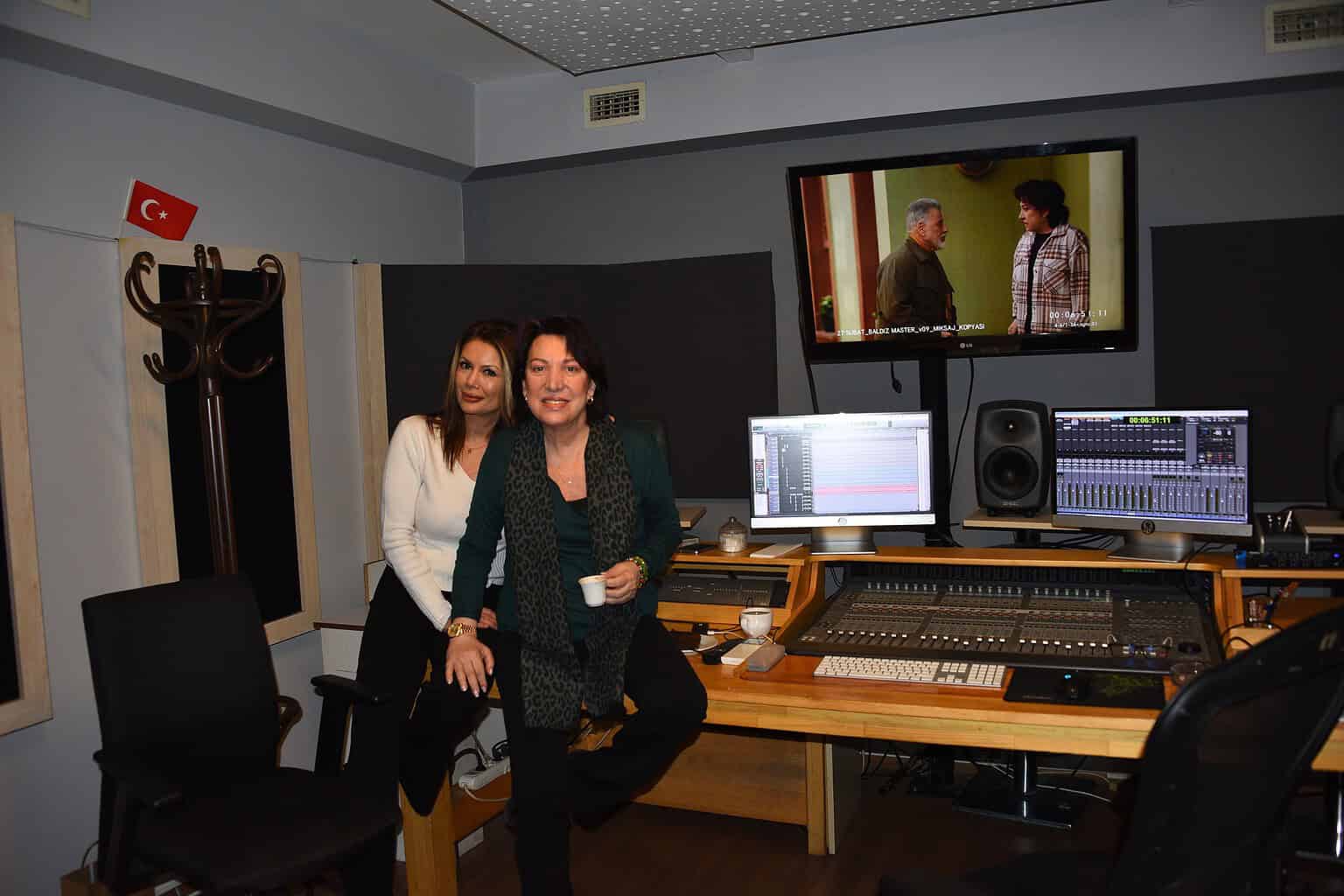 Oya Başar ve Ayşegül Asar, “Baldız” Filminin Stüdyo Çalışmalarını Yakından Takip Etti!