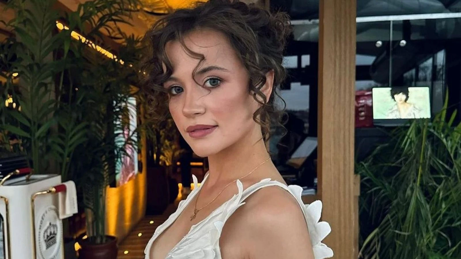 Yağmur Yüksel "Kızgın Topraklar" Dizisi ile Dönüyor!