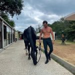 Aras Bulut İynemli'nin Üstsüz Pozu Sosyal Medyada Olay Oldu