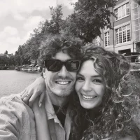 Aşk Tatili! Ebru Şahin ve Cedi Osman Çeşme’de Romantizmin Doruğuna Çıktı