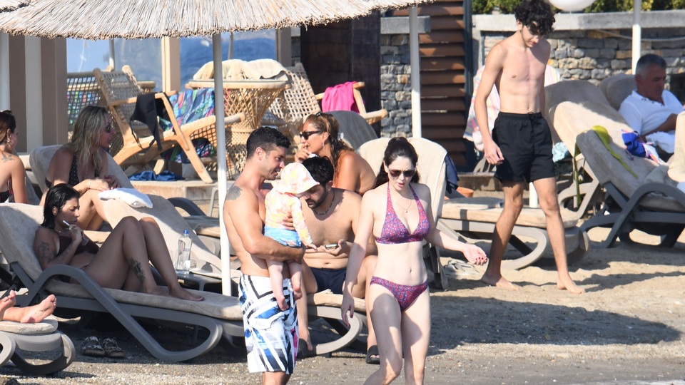 Berk Oktay ile Yıldız Çağrı Atiksoy’dan “Boşanmıyoruz” Mesajı Bodrum Tatiliyle Pekişti