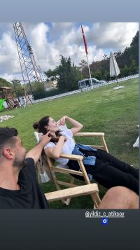 Berk Oktay ve Yıldız Çağrı Atiksoy’dan Nazar Boncuklu Mutluluk Paylaşımı