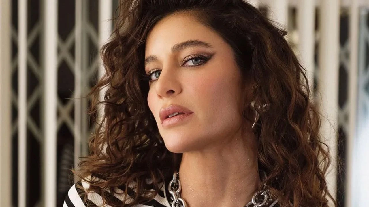 Berrak Tüzünataç'ın Tatil Paylaşımı Olay Oldu: Güzelliğiyle Büyüledi!