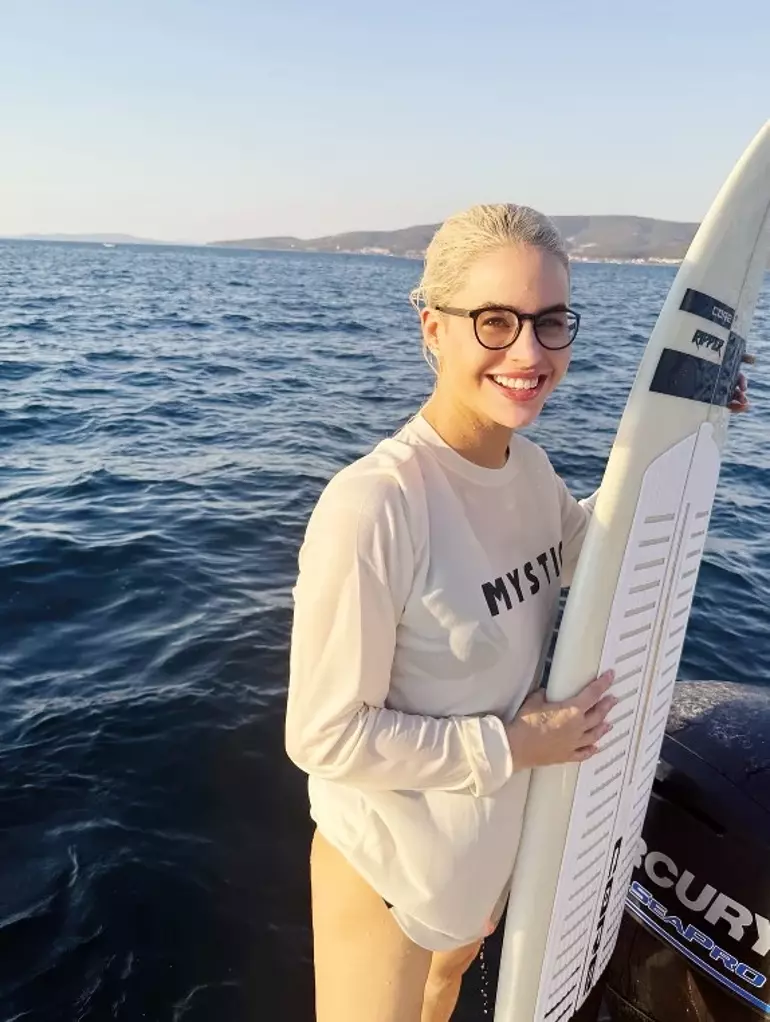 Büşra Pekin Bodrum'da Güneşin Tadını Çıkardı