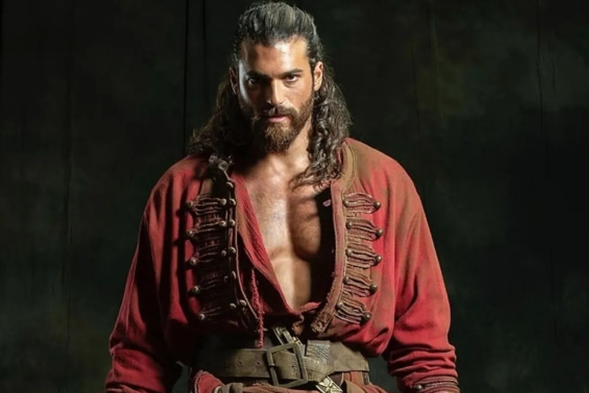 Can Yaman Sessizliğini Papa'nın Sözleriyle Bozdu: "Cesur Ol!"