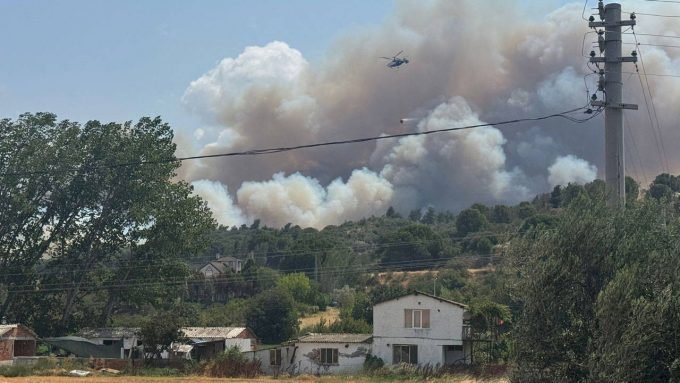 Çanakkale Orman Yangını Krizi: Boğaz Trafiği Kapandı, Müdahale Devam Ediyor