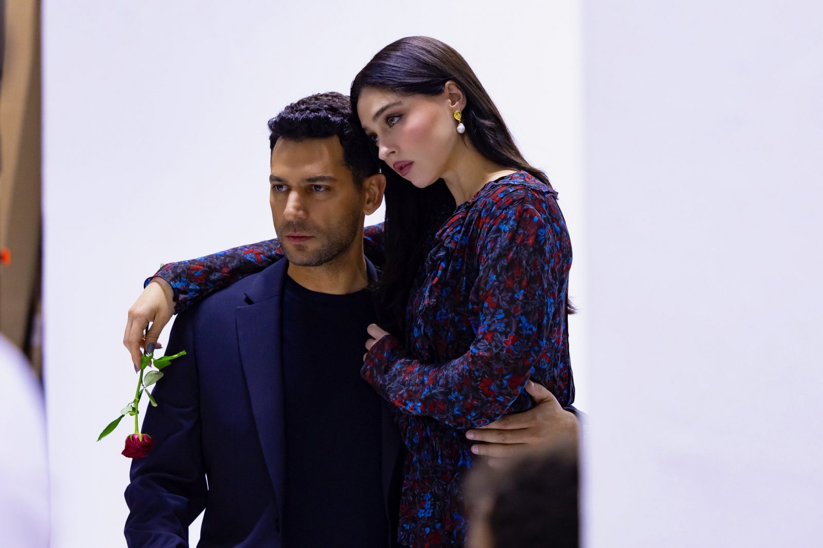 Cemre Baysel “Güller ve Günahlar” İçin Radikal İmaj Değişikliği Yaptı! Sosyal Medya Karıştı