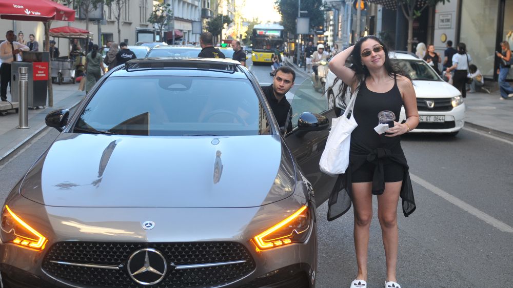 Cemre Baysel Milyonluk Aracıyla Nişantaşı’nda Görüntülendi
