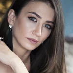 Ceren Benderlioğlu’nun Duygulandıran Dövmesi: Kızının Çizimi, Beline Ölümsüzleşti