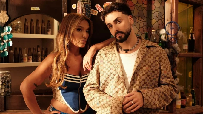 Demet Akalın ve Sefo'dan Yaz Hit'i: "Yerinde Dur" Yayında!