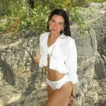 Dua Lipa Yaz Tatilinde Beyazlar İçinde Hayranlarını Büyüledi