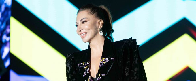 Ebru Yaşar'ın Gaziantep’te Sahnede Parlayan Tarzı