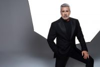 Emrah Sahnelere Geri Dönüyor! Yeni Tarzıyla Hayranlarını Şaşırttı