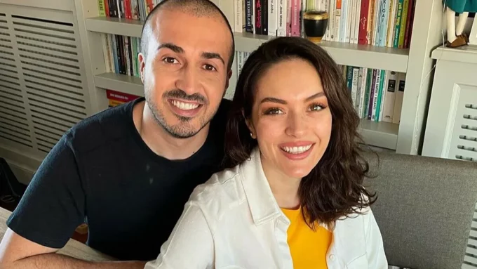Ezgi Mola ile Mustafa Aksakallı Evliliklerini Noktaladı: 2 Yıllık Birliktelik Sona Erdi