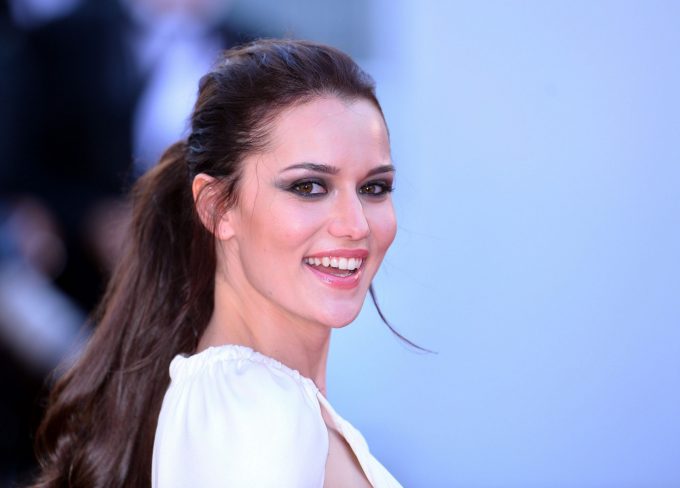 Fahriye Evcen’den Yaza Damga Vuran Pozlar