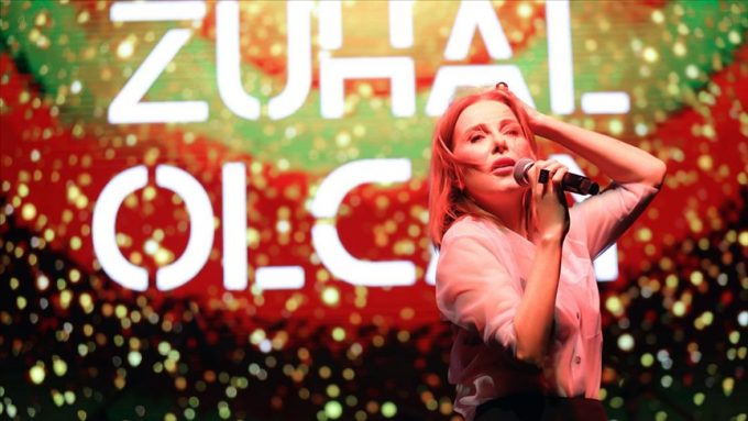 Genç Görünmenin Sırrı Enerji: Zuhal Olcay’dan Samimi Açıklamalar