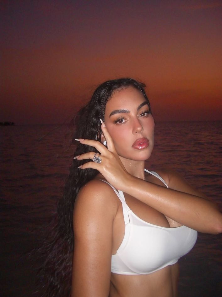 Georgina Rodriguez Tatilde Yüzüğünü Gözler Önüne Sundu