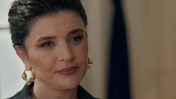 Gonca Vuslateri’den Radikal Karar: “40 Yaş Sendromu” Cesur İmajıyla Gündemde