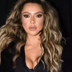 Hadise'den Yeni İmaj Sürprizi! Siyah Saçlarıyla Görenler Tanıyamadı