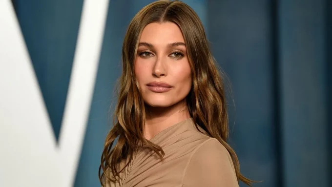 Hailey Bieber Yumurtalık Kistiyle Mücadele Ediyor