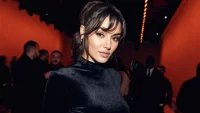 Hande Erçel Rüzgarı! Paris Moda Haftası'nda Fırtına Gibi Esti